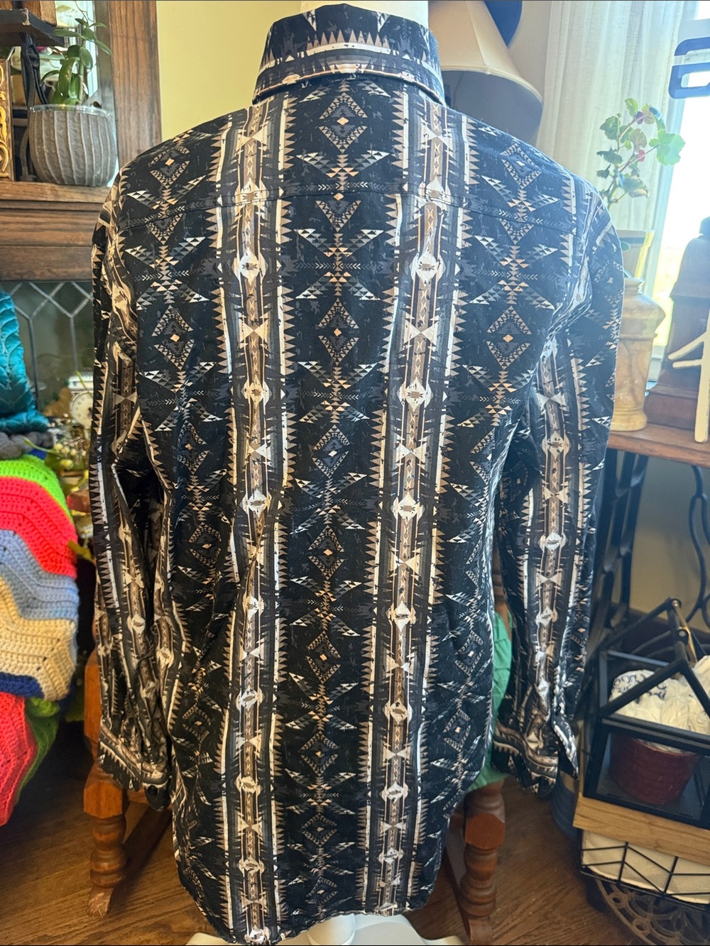 Men's Black Aztec-Pattern Button-Front Shirt Jacket - Picture 3 of 3